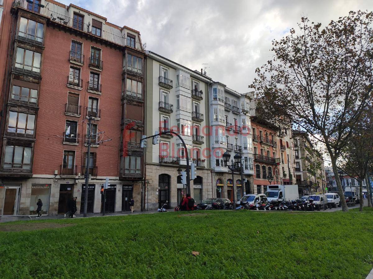 Local comercial en venta en Bilbao zona Casco Viejo