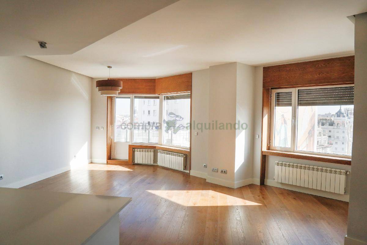 Flat for rent in ArgÃ¼elles, Madrid