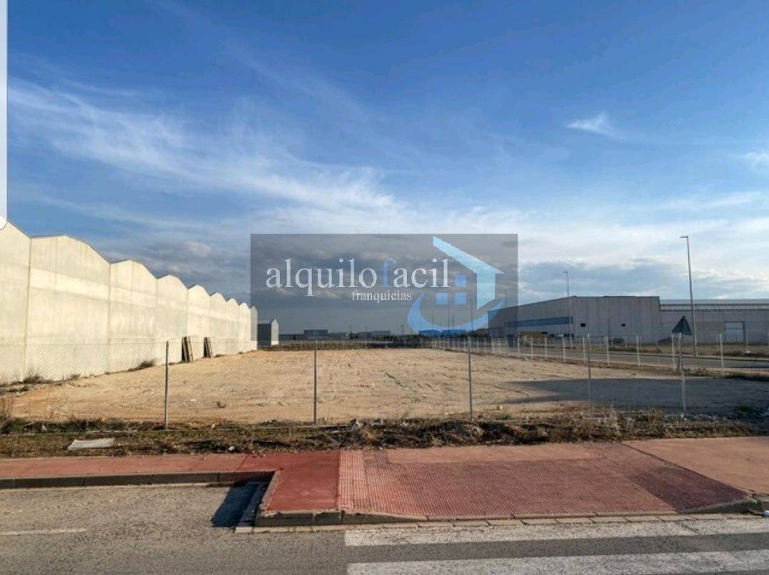 Terreno en alquiler en Albacete