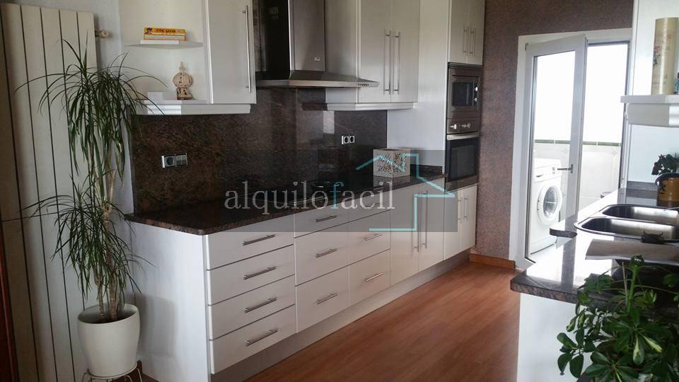 Penthouse for rent in EIXAMPLE, Figueres